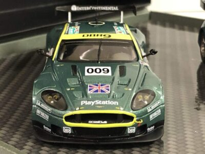 Voiture miniature diorama garage Aston Martin dbr 9,n° 59 2005 le mans ; n° 33 2006 Dijon prenois ; n°66 2009 spa Francorchamps 1/43 - Collection