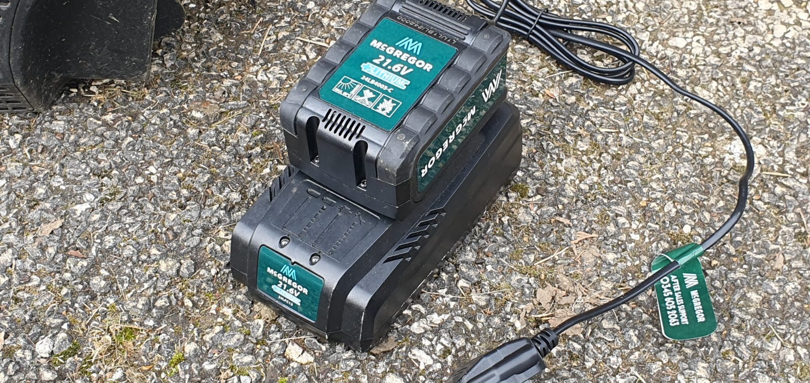 McGregor 32cm Cordless Lawnmower, 21.6V with Battery and Charger, 30L