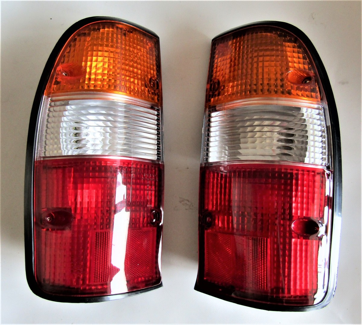 Mazda B2500 2WD 4WD Model 1999 03 Pait Tail Lights Left side Right