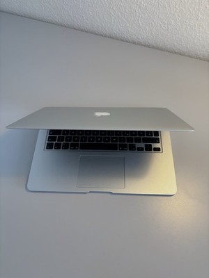 MacBook Air 13  (2017)   8 GB RAM / 128 GB SSD 