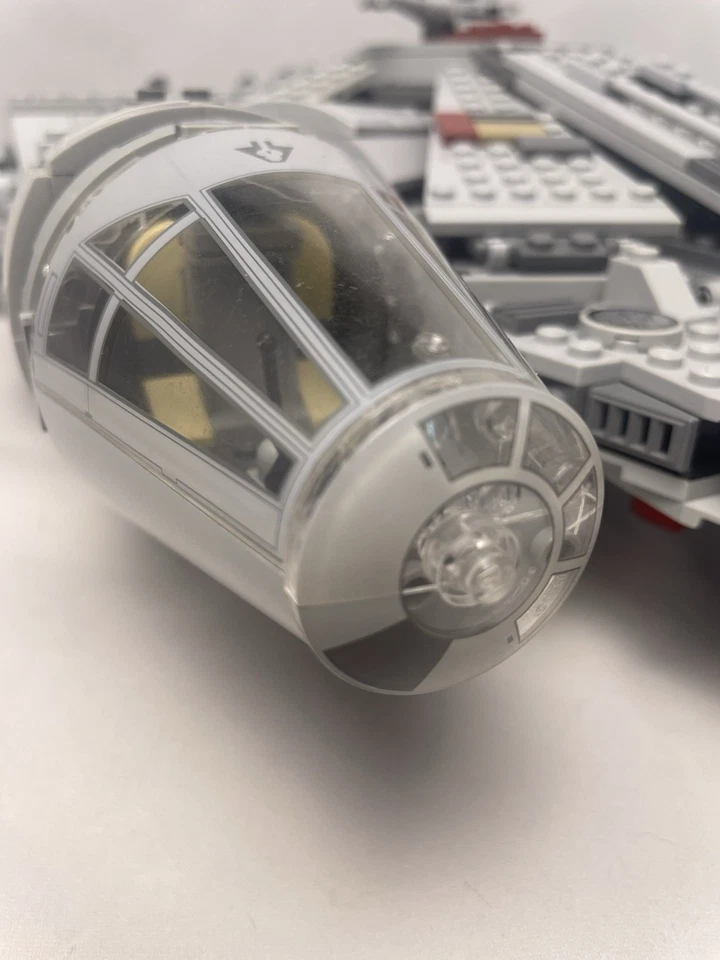 LEGO Star Wars 7965 Halcón Milenario está completo pero sin minifiguras 2011 Foto 4 de 4