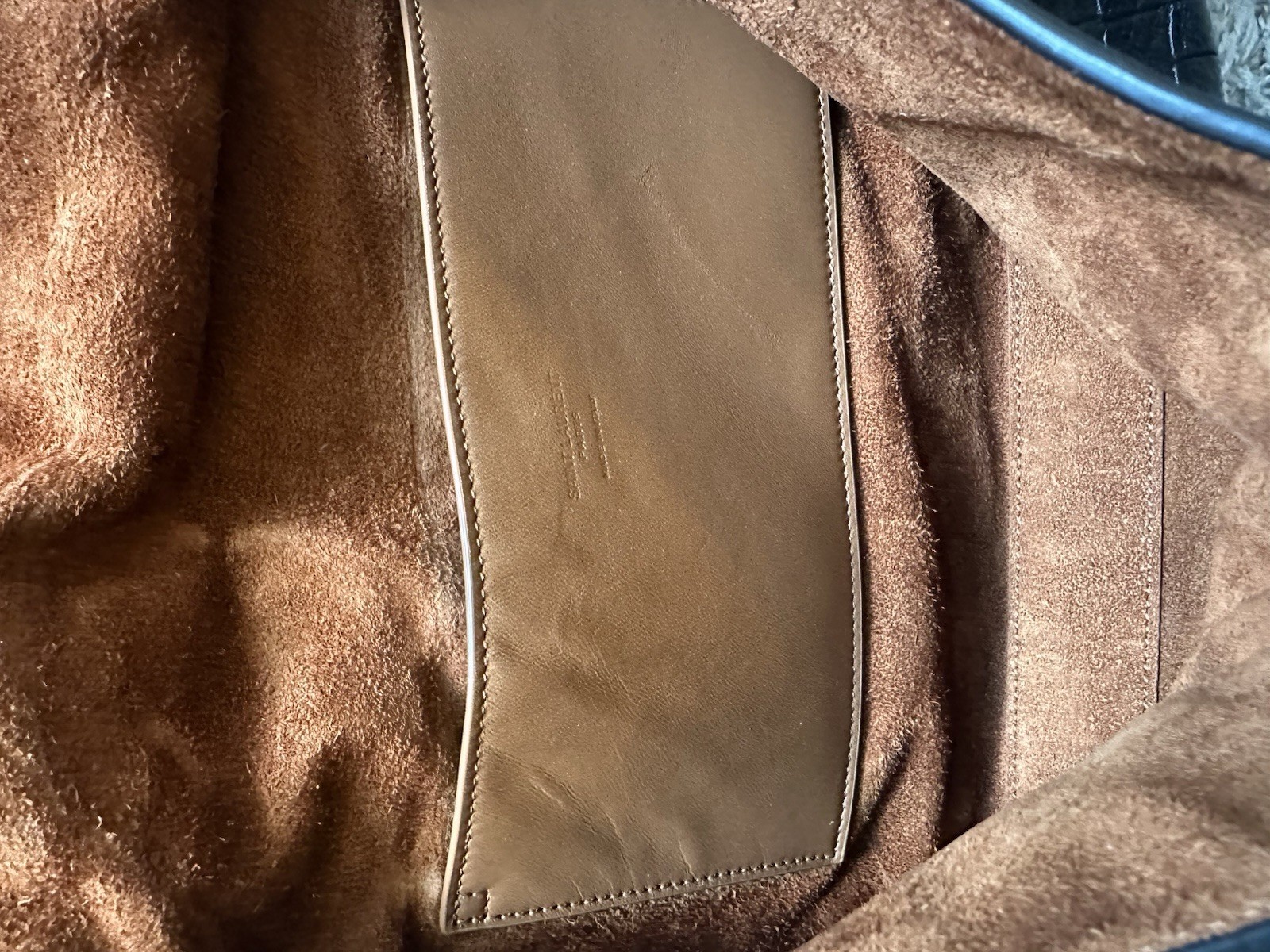 Borsa a tracolla Saint Laurent reversibile Kate con interno in pelle di pitone.