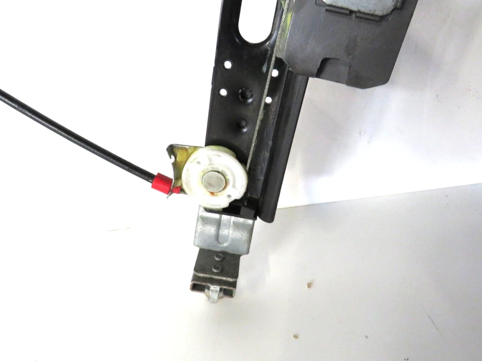 FORD FOCUS CC CONVERTIBLE PASSENGER SIDE FRONT ELECTRIC WINDOW REGULATOR  06-10 - Image 3 of 4