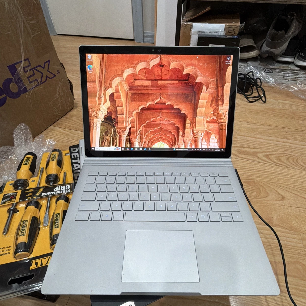 Microsoft Surface Book Intel Core i7 6th Gen. PC Laptops