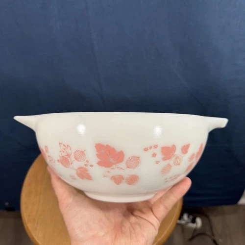 Vintage Pyrex 443 Cinderella Mixing Bowl 2.5 Qt Gooseberry White Pink NICE