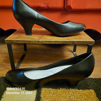 NWOT Size 10 Easy Street Comfort 2.5'' Heel Superflex Soft Foot Bed Dressy Casual
