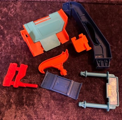 Hot Wheels Track Builder gemischte Teile Konvolut - zufälliges Zubehör & Teile