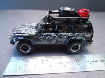 【新品•希少品】ジェニー 6th Anniversary SHOPCHANNEL Johnny Lightning Jeep Cherokee XJ flat black w/ graphics - Loose 1