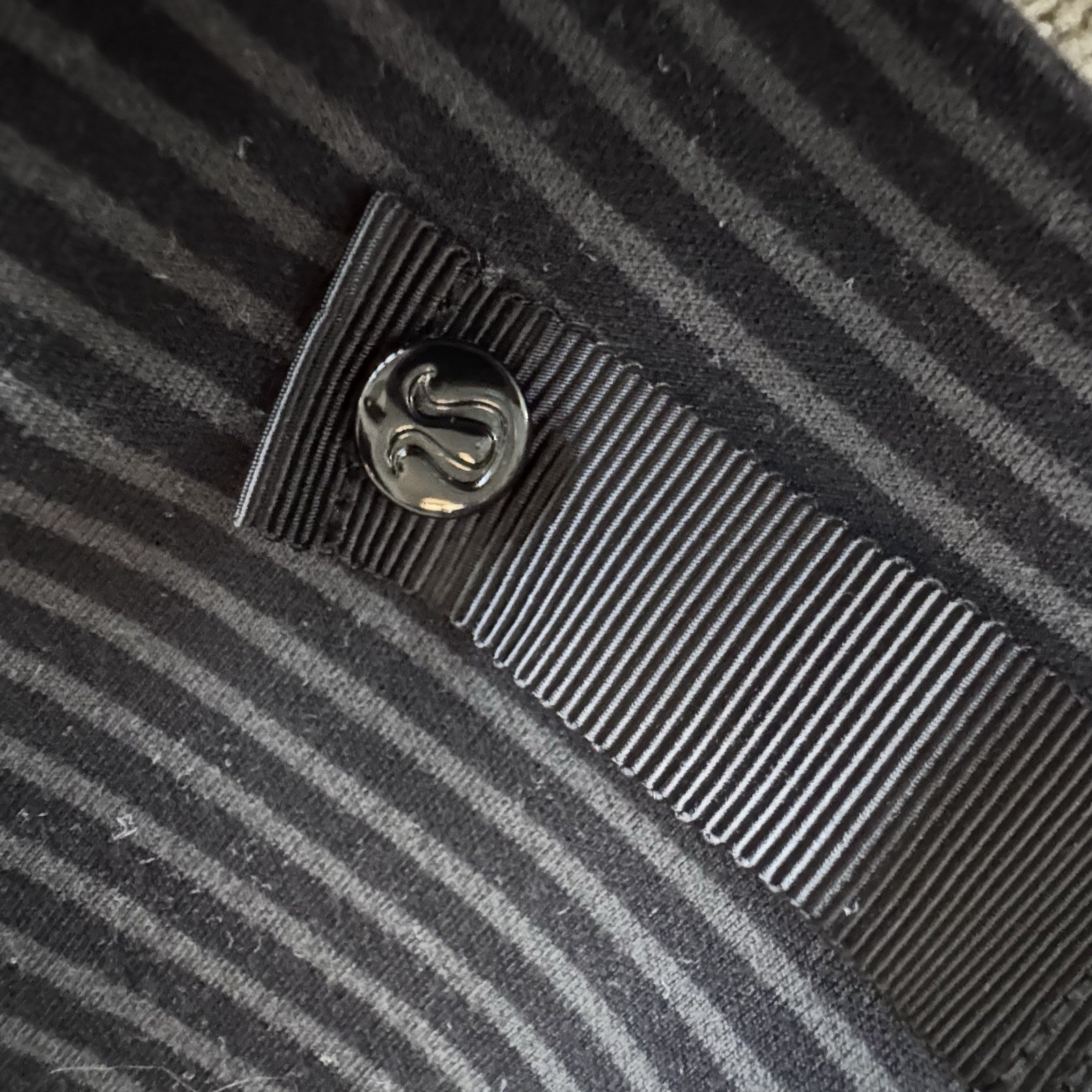 Lululemon Vinyasa Infinity Snap Button Black Gray… - image 3