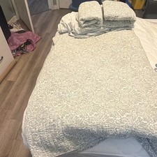 Quilted Damask Quilt White Gray Full Extra Lo...
