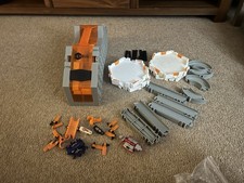 Hexbug Nano Hive Habitat Set with 2 Hexbugs Portable Carry Case