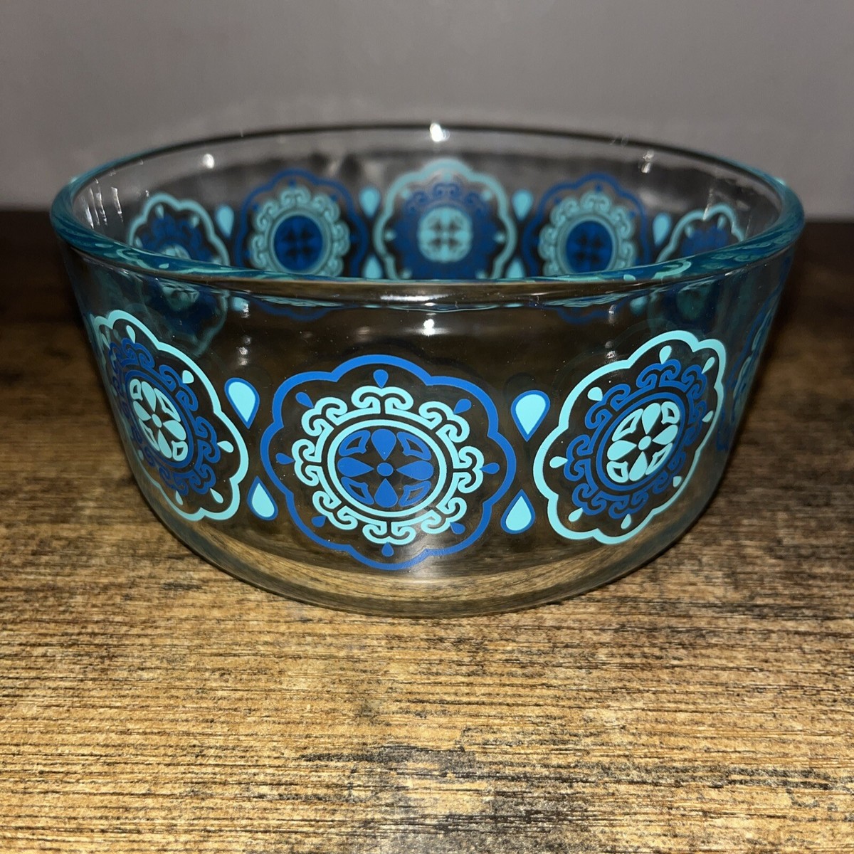 Vintage Pyrex Glass Bowl Aqua Turquoise Blue, Daisy Medallion