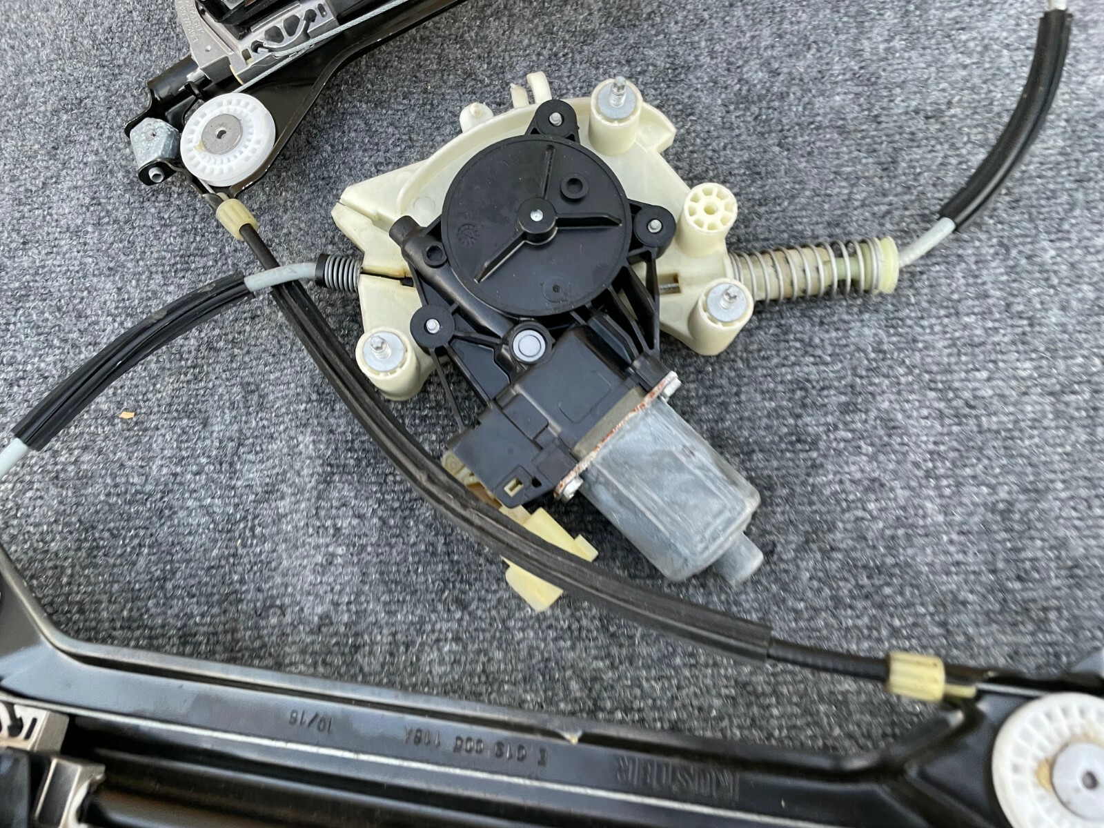 RIGHT REAR WINDOW REGULATOR ASSEMBLY OEM M157 42K 14-19 MASERATI GHIBLI Q4