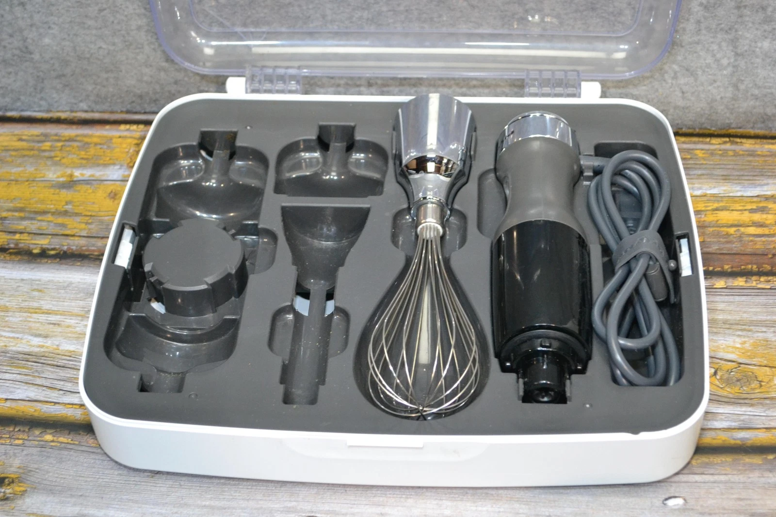 KitchenAid 5 Speed Hand Blender Set Black Immersion Whisk Storage Case KHB2561OB
Opens in a new wind