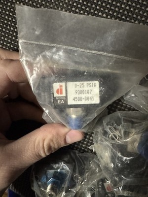 Data Instruments Inc Model EA Pressure Sensor 0-25 PSIG P/N 9300107 4588-0041