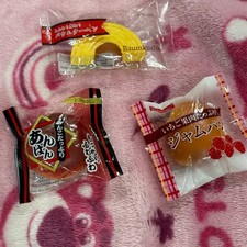 Cute Bread-Shaped Gacha Squishy Set - Stress Relief Toy