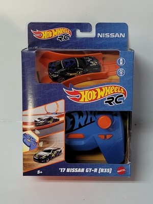 Hot Wheels 2017 Nissan GT-R 1:64 Remote Control Car (GWB72) NEW RC