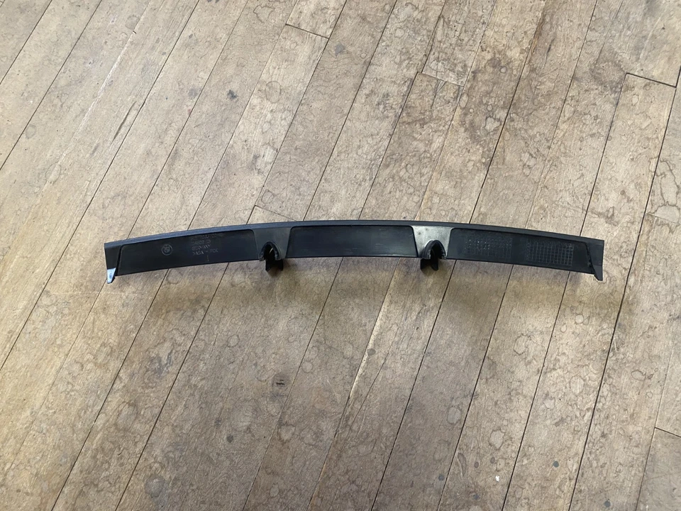 Parrilla central inferior BMW 2004-2007 sin M5 OEM 5 Series E60 E61 NOS 51117049244 Foto 4 de 4