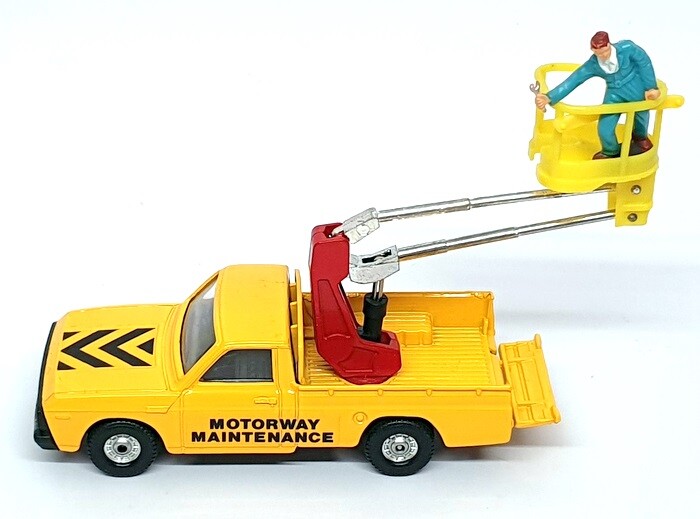 Corgi Toys Go-Goカー 黄色 13 Corgi 1/43 Scale Diecast 413 - Mazda Motorway Maintenance
