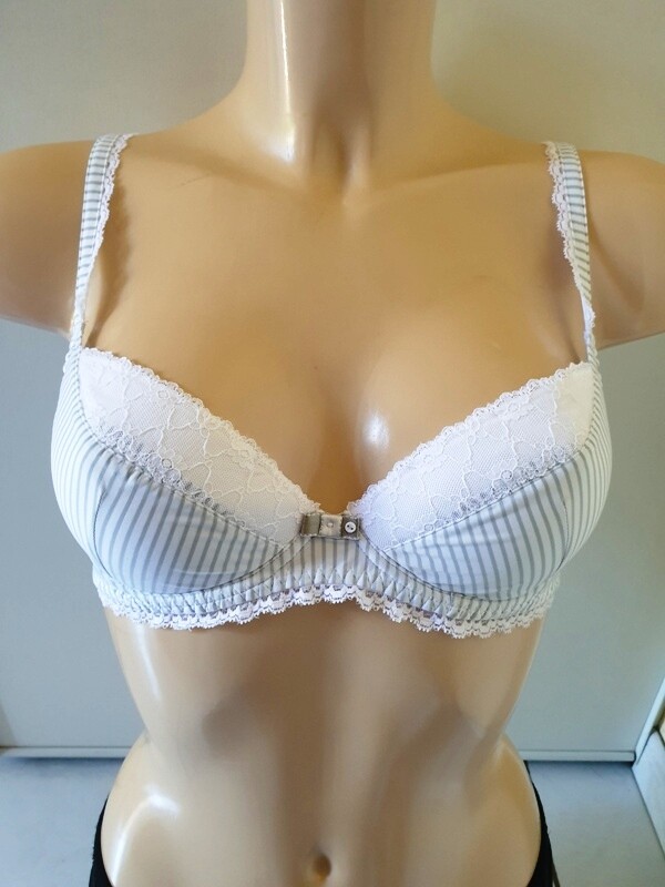 LISE CHARMEL SOUTIEN gorge 90E+tanga 4 soie platine neuf avec etiquette