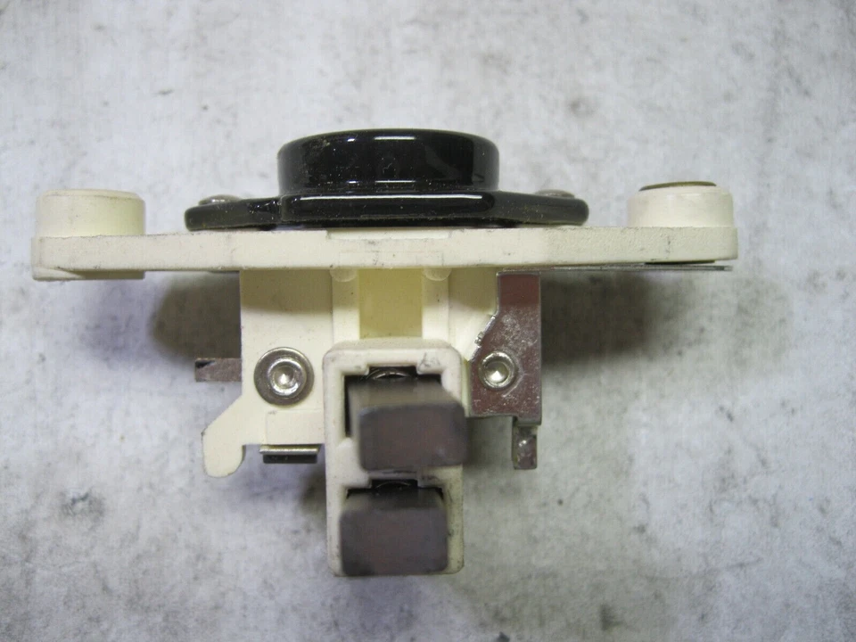 Standard Motor Products VR-179 Voltage Regulator - Image 2 of 4