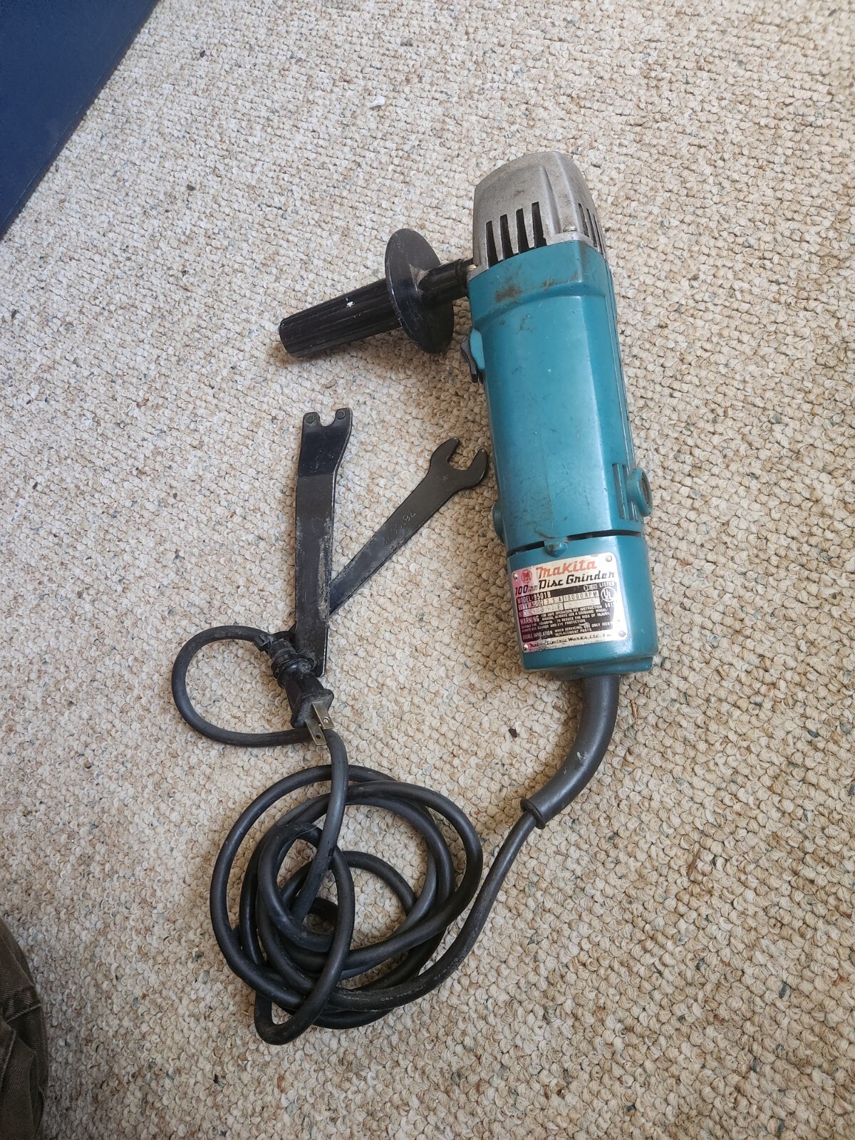 Makita 9501B 4" Angle Grinder 115V Electric Grinder Missing Lock Nut eBay
