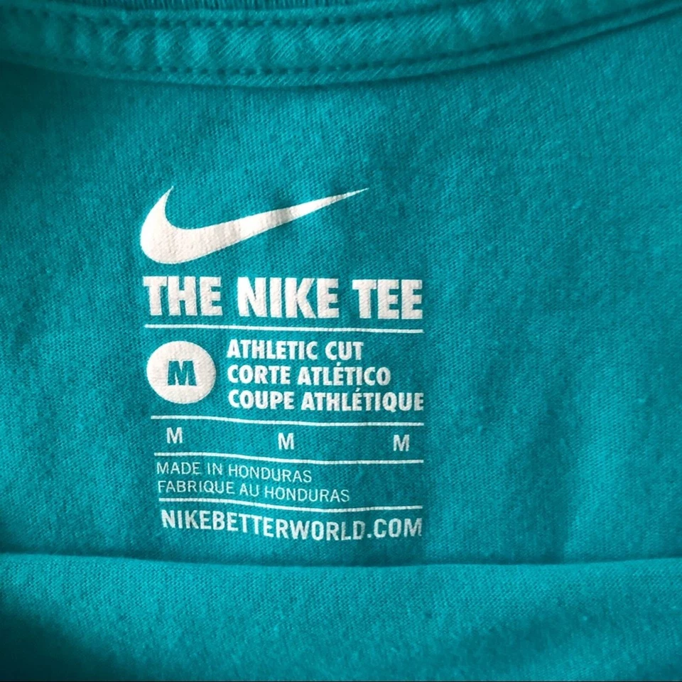 Nike T-shirt athletic cut size medium - Image 3 of 4