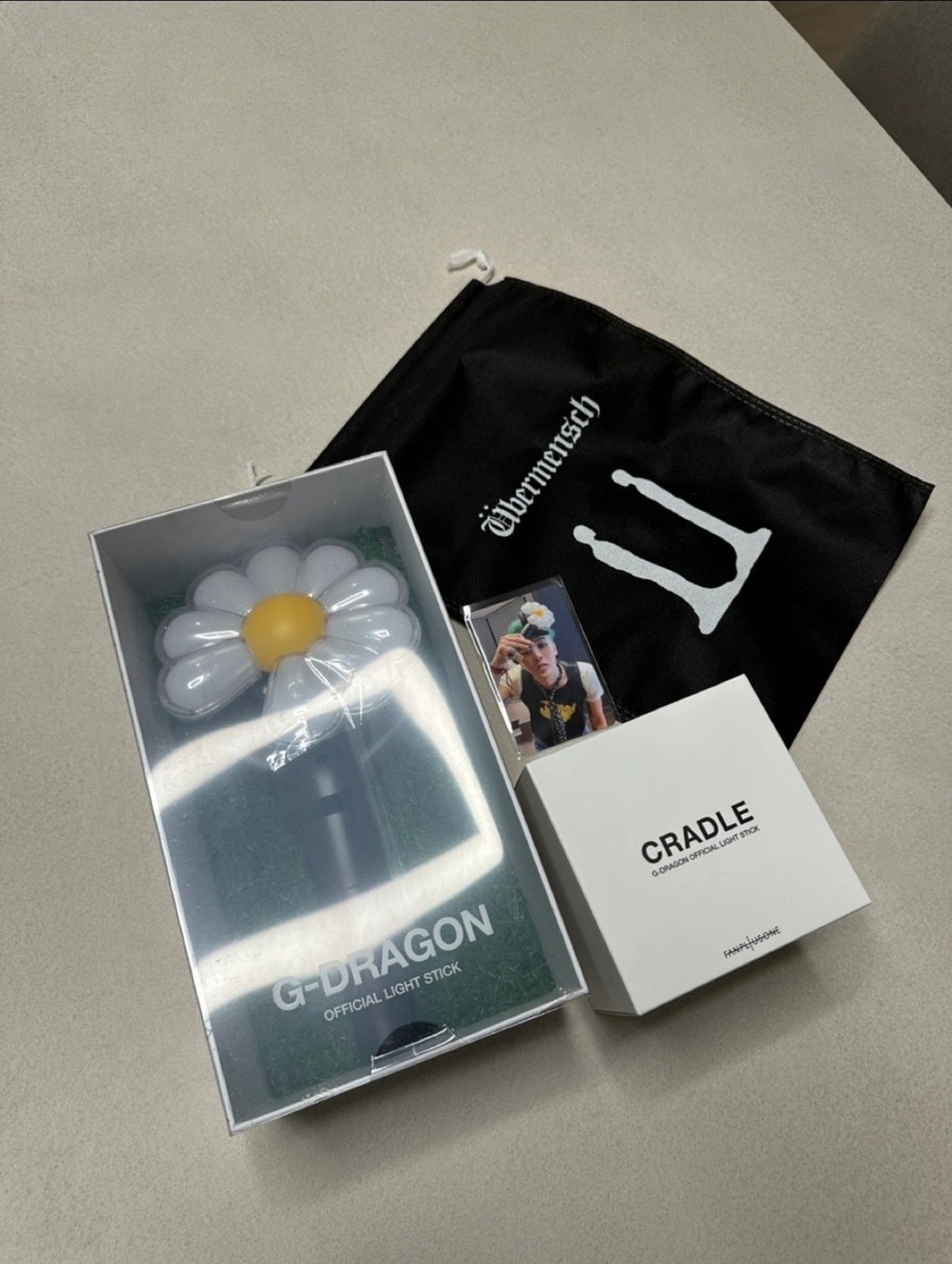 G-DRAGON Ubermensch Official Light Stick w/Photo Card Bag & Cradle