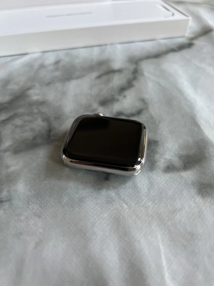 Apple Watch Series 6 Stainless Steel 44mm GPS Cellular - Image 3 of 4