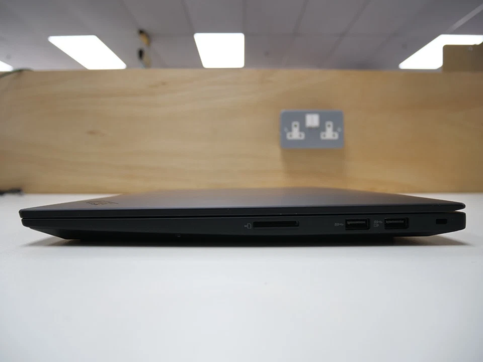Lenovo ThinkPad P1 G4 · i7-11850H · 8GB · 256GB, photo 4 of 5