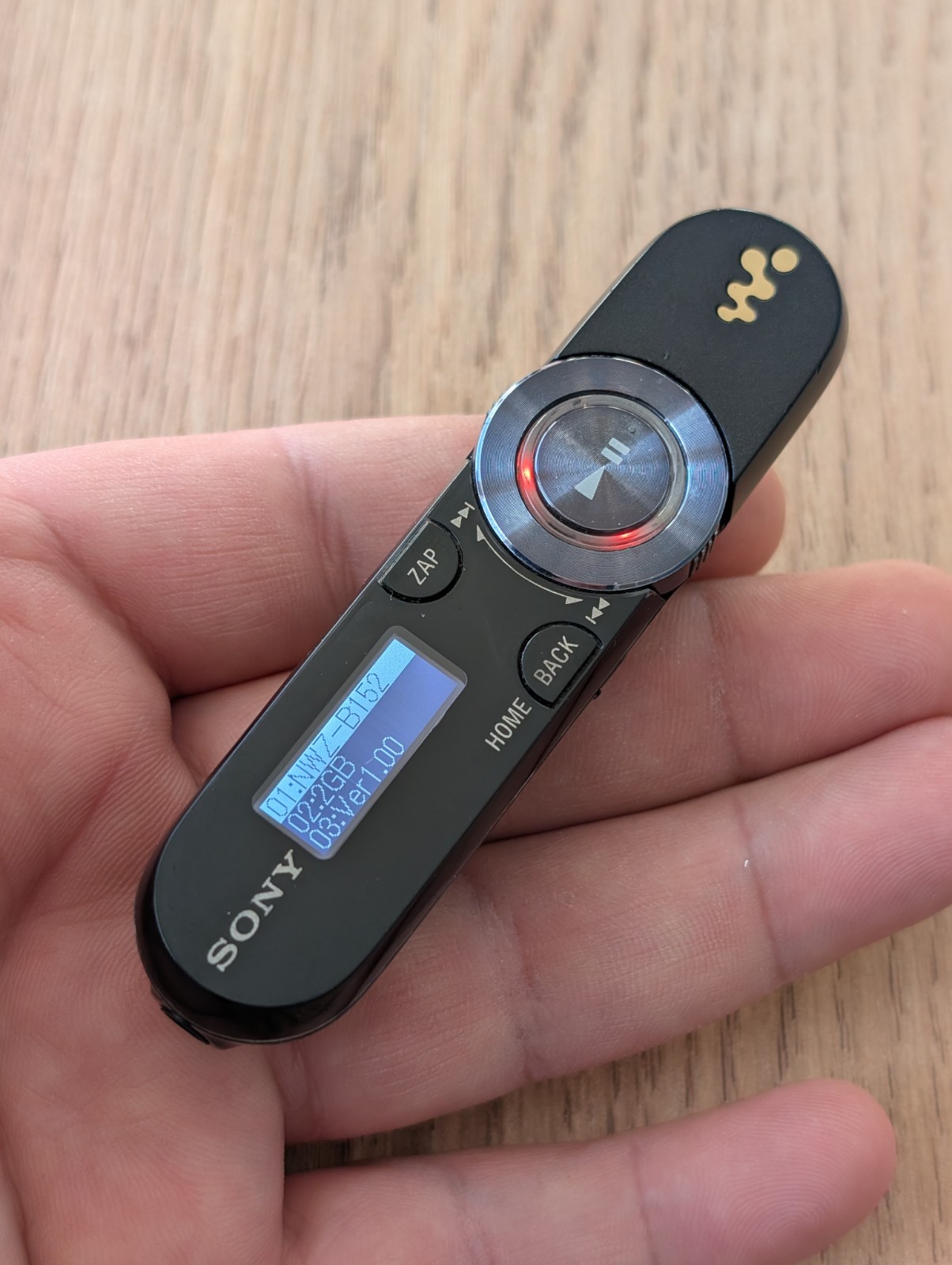 SONY NWZ-B152 WALKMAN DIGITAL MUSIC PLAYER WITH 2GB MP3 REC/PLAY