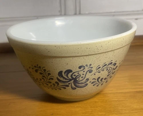 Vintage PYREX by Corning #401 Homestead Mixing Bowl 1.5 Pint Good Condition