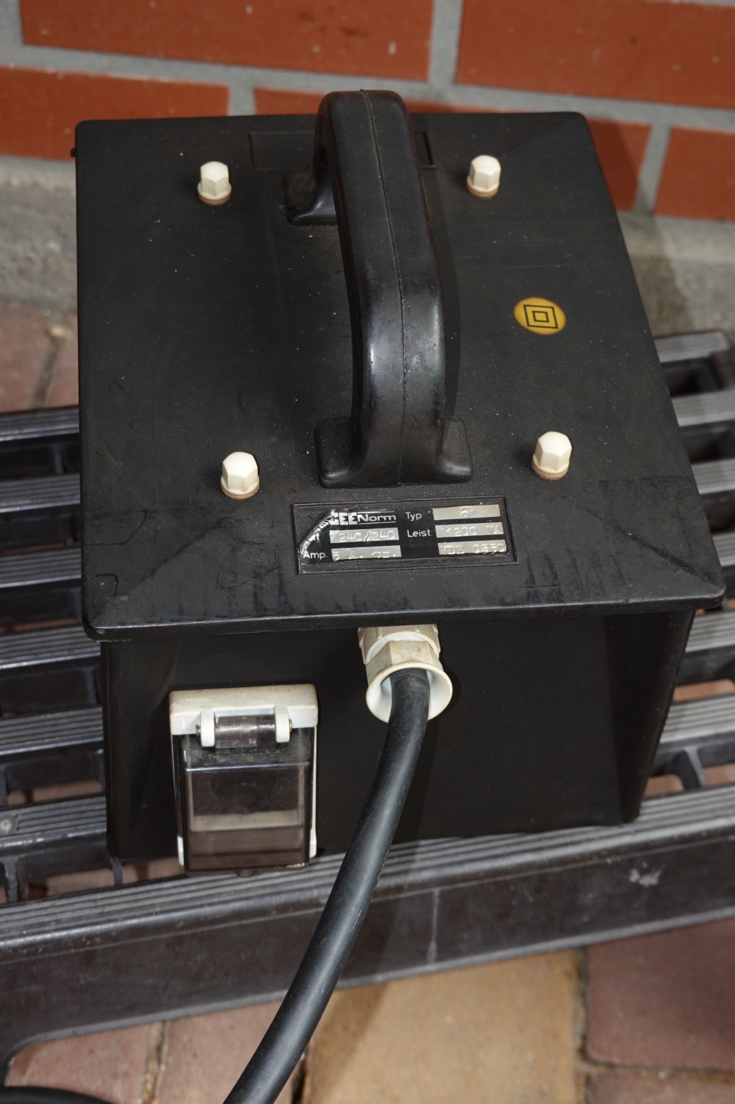 Trenntrafo Schutztransformator 230V~ - 230V~ / 5,0A  / 1200VA Trenntransformator