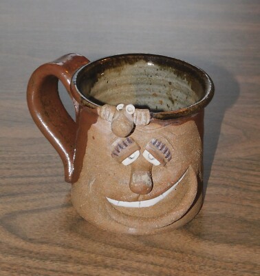 Vintage Ugly Face Mug Art Pottery Smile Little Guy Peeking Over Edge Brown Glaze