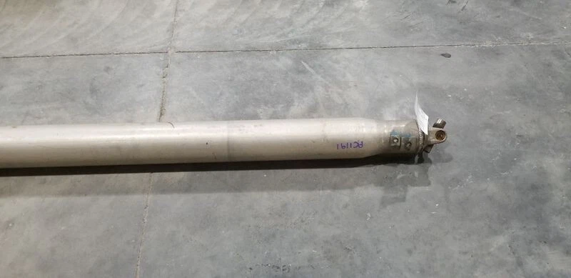 2014-2019 Chevrolet Silverado 1500 Rear Drive Shaft Assembly OEM Foto 3 de 4
