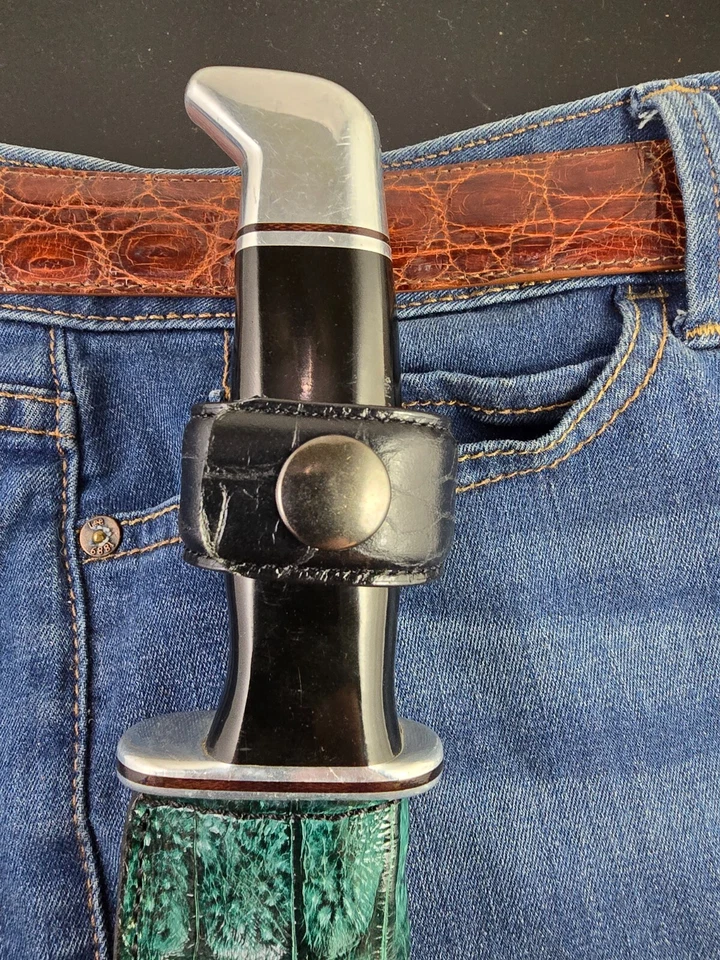 Bainha de faca de couro Buck 119 puxar direita pele de crocodilo verde nova - Imagem 3 de 4