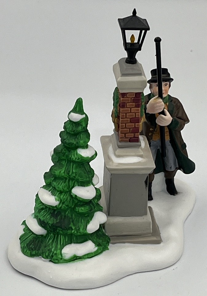 Dept 56 Heritage Dickens’ 1995 Ye Olde Lamplighter Dickens’ Village
