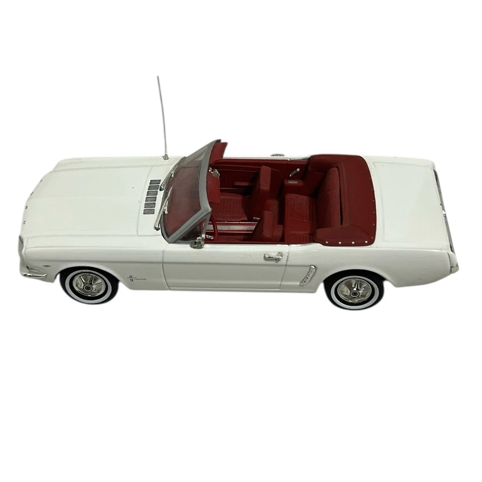 1964 Ford Mustang Convertible White Danbury Mint Paul’s Model Art 1/43 Scale - Image 3 of 4