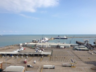 Photo 12x8 Dover Eastern Docks Dover/TR3141  c2017