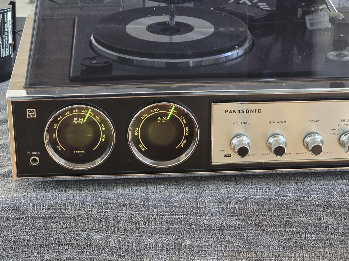 Panasonic SD-84 FM AM Stereo Radio Turntable Record Player Vintage