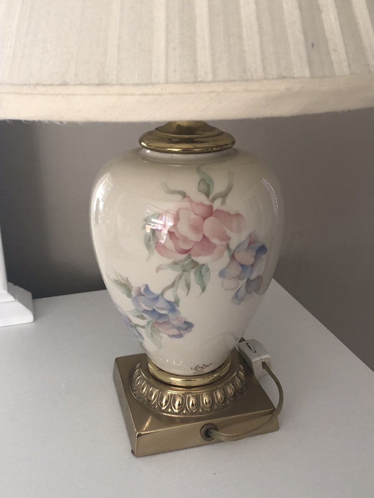 Lenox Ivory Porcelain 19” Chatsworth Lamp & Original Finial / Brass