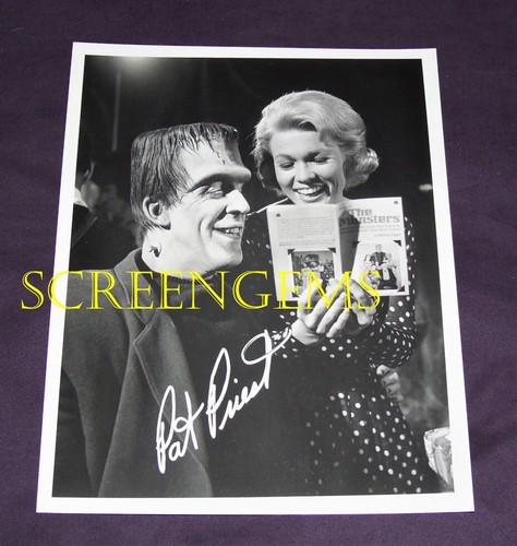 The Munsters signed Pat Priest "Marilyn" photo candid rare behind/scenes Gwynne