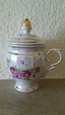 Classic Royal. Czechoslovakei Handarbeit Becher/Tasse mit Deckel .Rosenmotiv. 