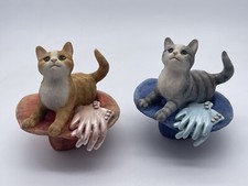 THE LEONARDO COLLECTION VINTAGE CAT SITTING IN HAT ORNAMENTS GINGER & GREY CATS