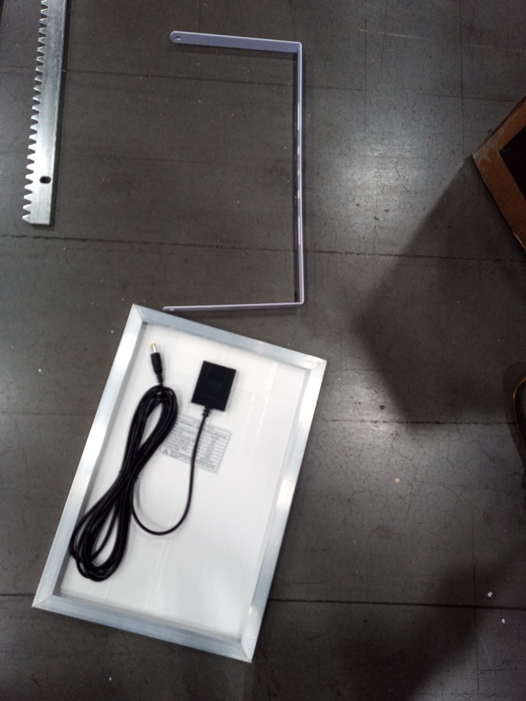 Blütezeit 1400lb Automatic Gate Opener 3-in-1 WiFi, Battery, Solar Panel- Used