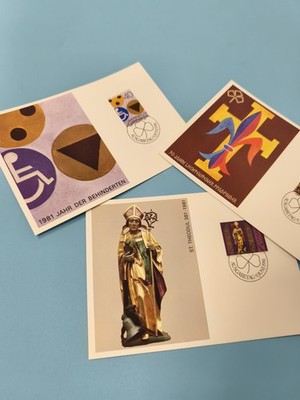 Konvolut Themenpostkarten mit gestempelten Marken, verschiedene Motive