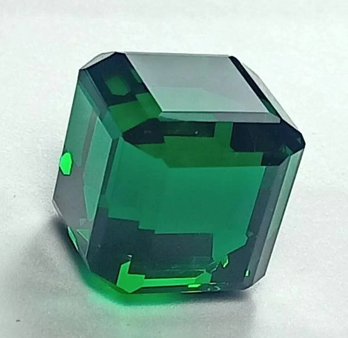 Pietra preziosa sfusa certificata taglio cubo tsavorite granato verde naturale 100,10 ct - Foto 2 di 8
