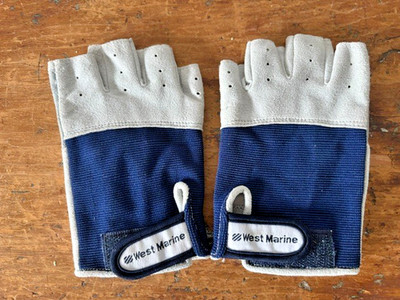 West Marine Amara Sailing Gloves - ES  to S:  (Boating, Water Ski, Jet Ski)