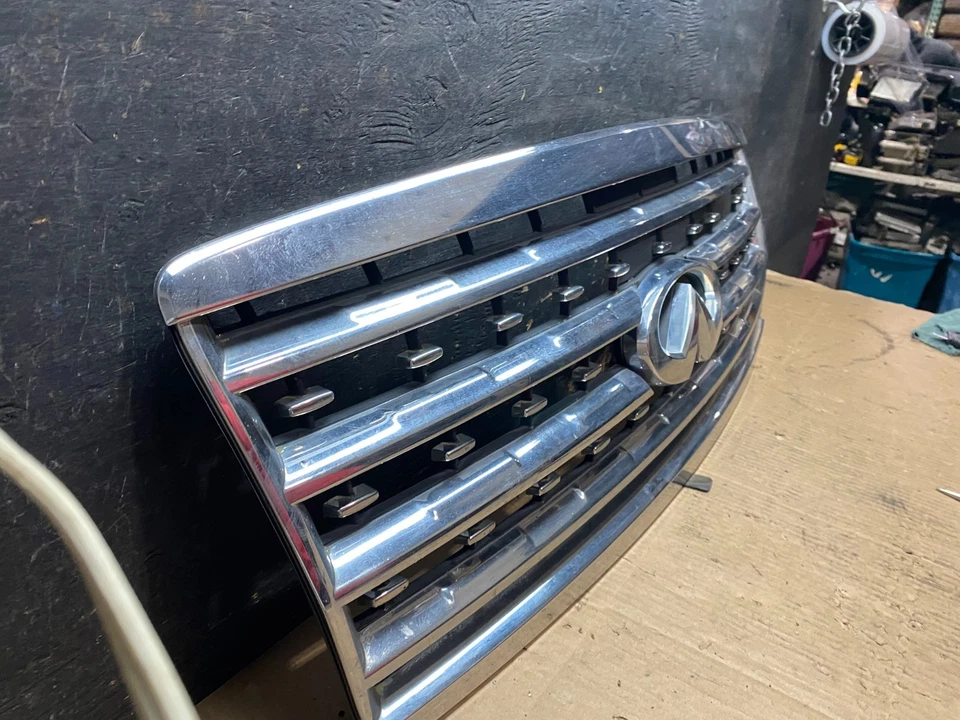 Хромированная передняя верхняя решетка радиатора для Infiniti QX56 2008–2010 годов от оригинального производителя U6379 DG - Изображение 3 из 4