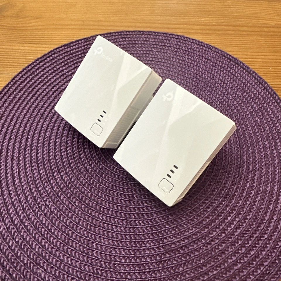 TP-Link TL-PA4010KIT AV600 Powerline Adapters 600 Mbps  - Image 2 of 4